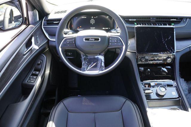 new 2025 Jeep Grand Cherokee car, priced at $45,708