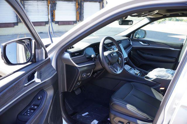 new 2025 Jeep Grand Cherokee car, priced at $45,708