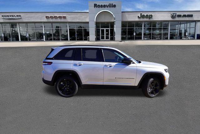 new 2025 Jeep Grand Cherokee car, priced at $45,708