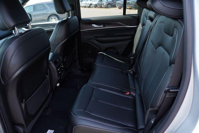 new 2025 Jeep Grand Cherokee car, priced at $45,395