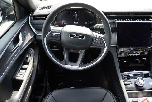 new 2025 Jeep Grand Cherokee car, priced at $45,395