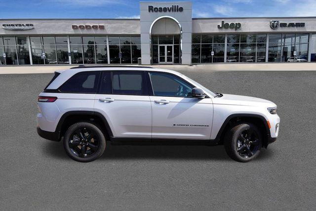 new 2025 Jeep Grand Cherokee car, priced at $45,395
