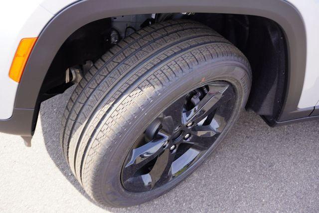 new 2025 Jeep Grand Cherokee car, priced at $45,395