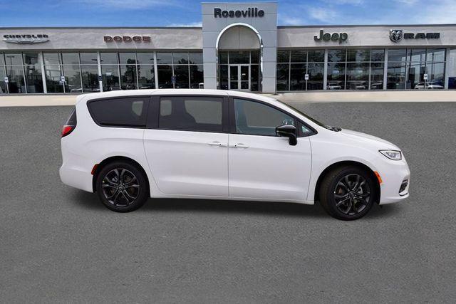 new 2026 Chrysler Pacifica car, priced at $40,913