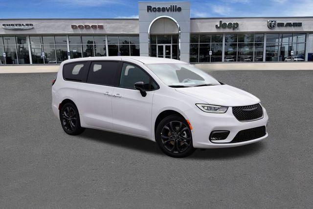 new 2026 Chrysler Pacifica car, priced at $40,913