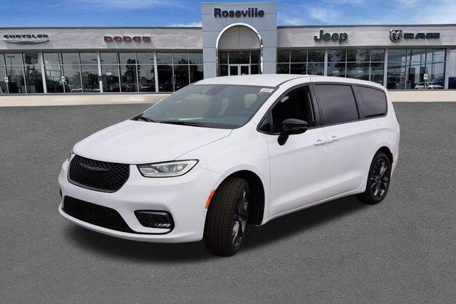 new 2026 Chrysler Pacifica car, priced at $40,913