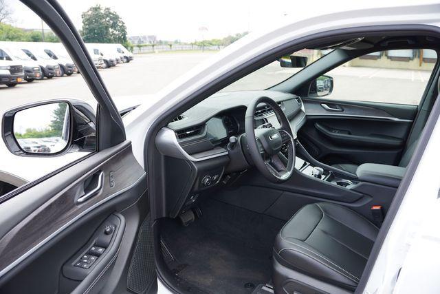 new 2025 Jeep Grand Cherokee car, priced at $39,880