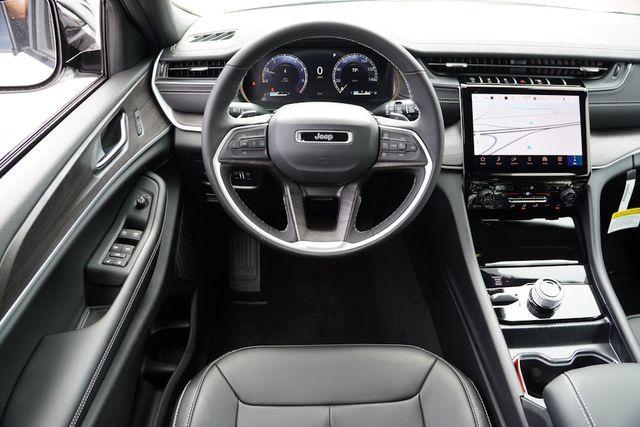 new 2025 Jeep Grand Cherokee car, priced at $39,880
