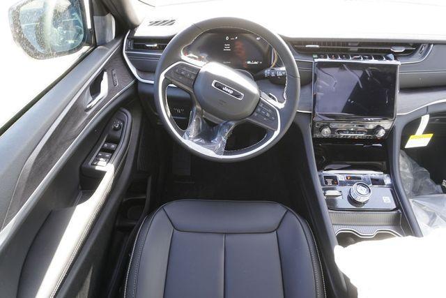 new 2025 Jeep Grand Cherokee car, priced at $44,337