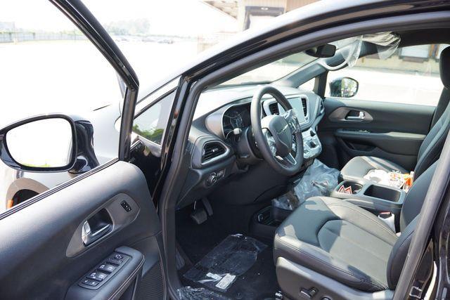 new 2025 Chrysler Pacifica car, priced at $41,150