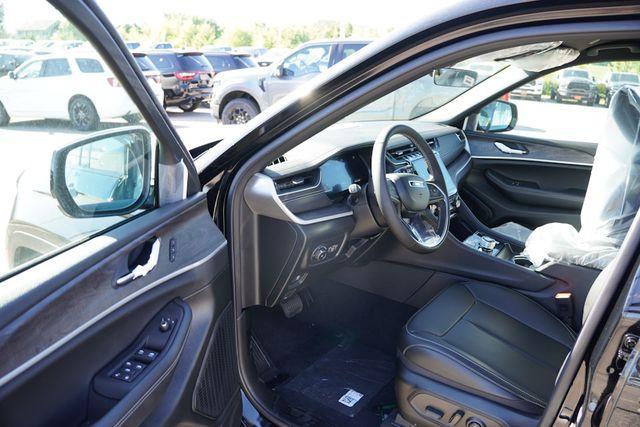 new 2025 Jeep Grand Cherokee car, priced at $44,270