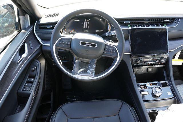 new 2025 Jeep Grand Cherokee car, priced at $44,270