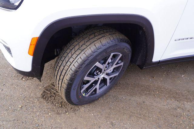 new 2025 Jeep Grand Cherokee car, priced at $43,332