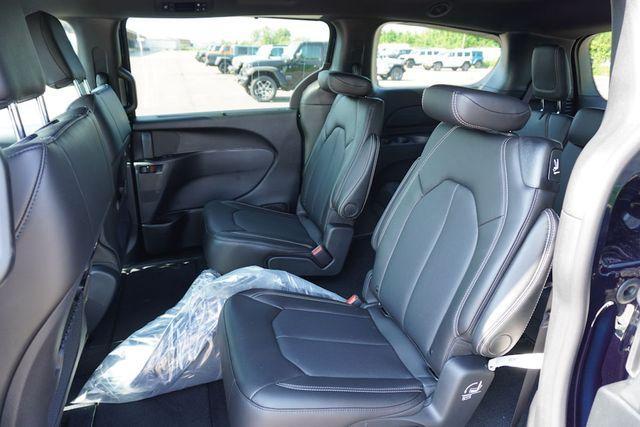 new 2025 Chrysler Pacifica car, priced at $43,603
