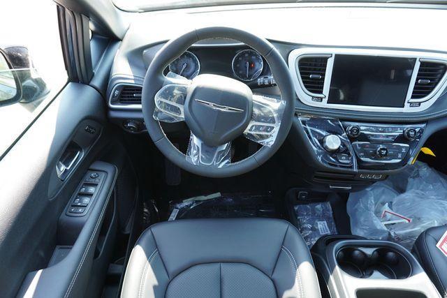new 2025 Chrysler Pacifica car, priced at $43,603