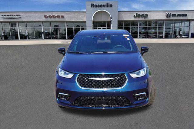 new 2025 Chrysler Pacifica car, priced at $43,603