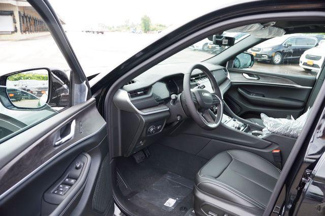 new 2025 Jeep Grand Cherokee car, priced at $45,766