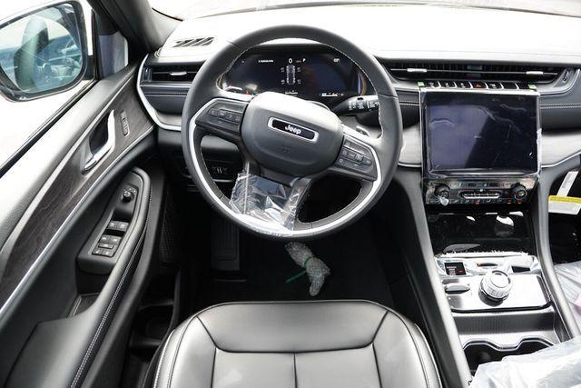 new 2025 Jeep Grand Cherokee car, priced at $44,087