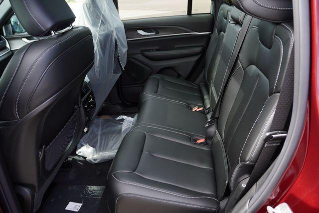 new 2025 Jeep Grand Cherokee car, priced at $44,087