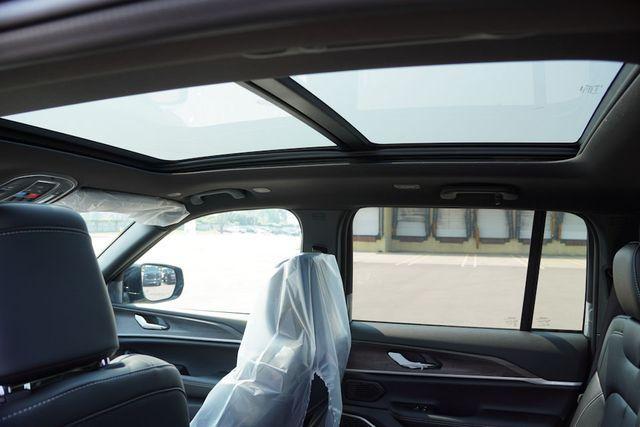 new 2025 Jeep Grand Cherokee car, priced at $46,003