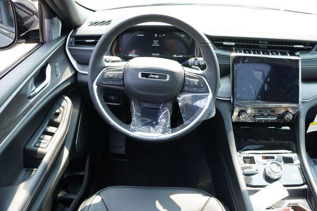 new 2025 Jeep Grand Cherokee car, priced at $46,003