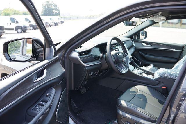 new 2025 Jeep Grand Cherokee car, priced at $46,003