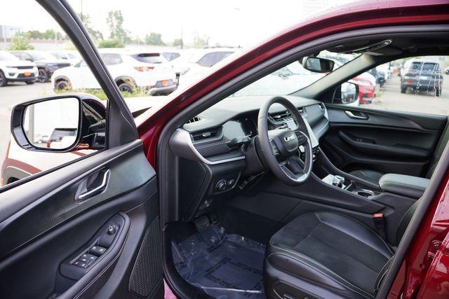 used 2024 Jeep Grand Cherokee car, priced at $34,994