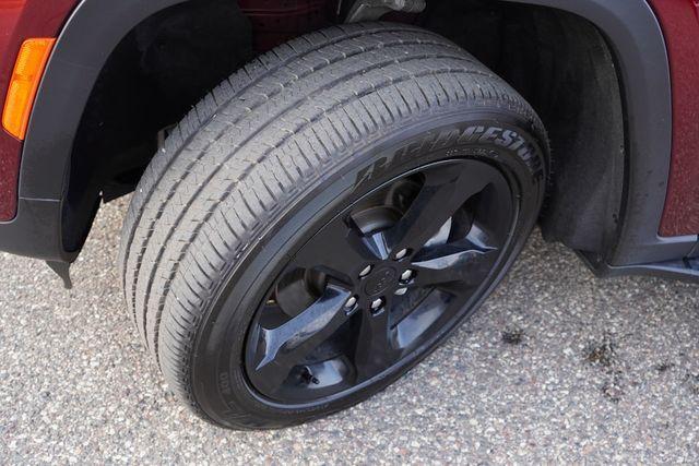 used 2024 Jeep Grand Cherokee car, priced at $34,994