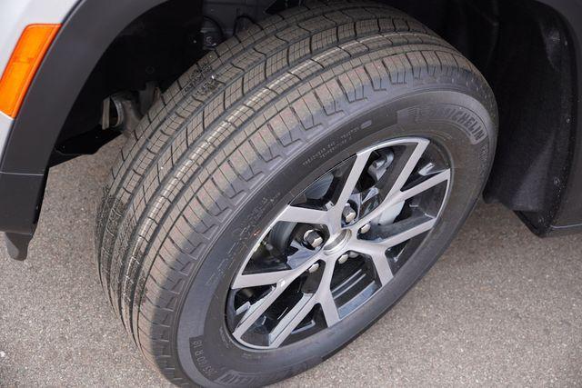 new 2025 Jeep Grand Cherokee car, priced at $44,087