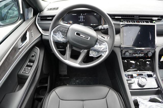 new 2025 Jeep Grand Cherokee car, priced at $44,087