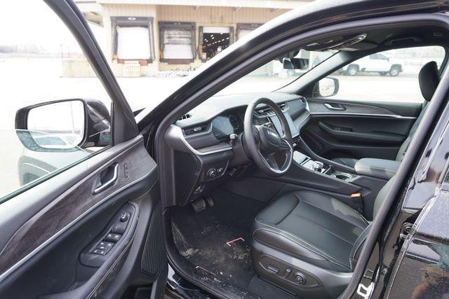 new 2025 Jeep Grand Cherokee car, priced at $42,449