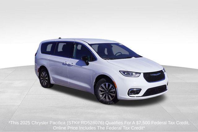 new 2025 Chrysler Pacifica Hybrid car, priced at $35,837