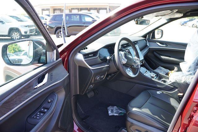 new 2025 Jeep Grand Cherokee car, priced at $40,398