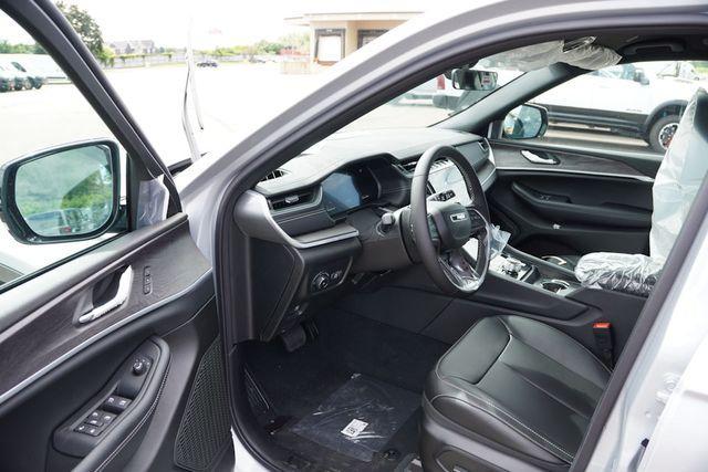 new 2025 Jeep Grand Cherokee car, priced at $41,899