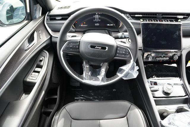 new 2025 Jeep Grand Cherokee car, priced at $41,899