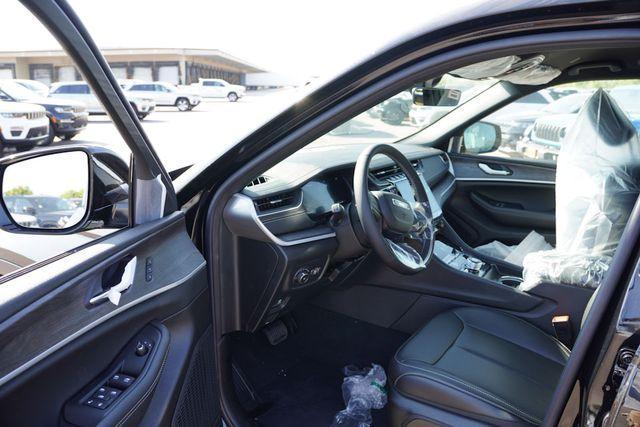 new 2025 Jeep Grand Cherokee car, priced at $44,308