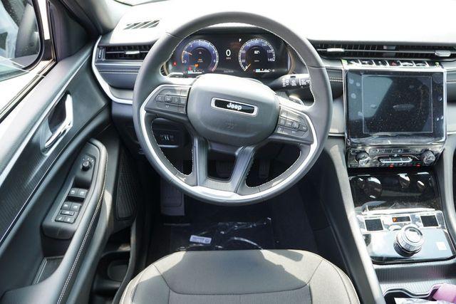 new 2025 Jeep Grand Cherokee car, priced at $37,818