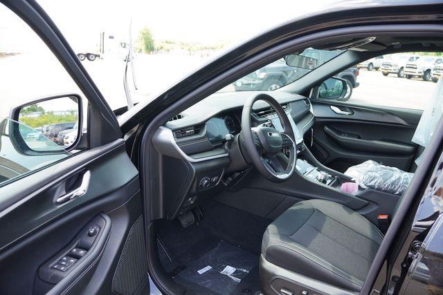 new 2025 Jeep Grand Cherokee car, priced at $37,818