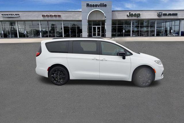 new 2026 Chrysler Pacifica car, priced at $51,953