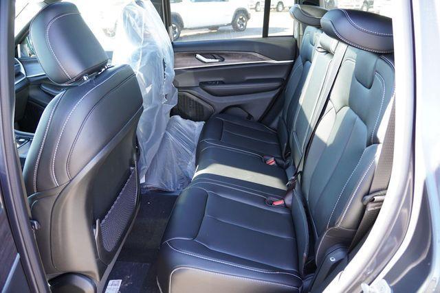 new 2025 Jeep Grand Cherokee car, priced at $43,862