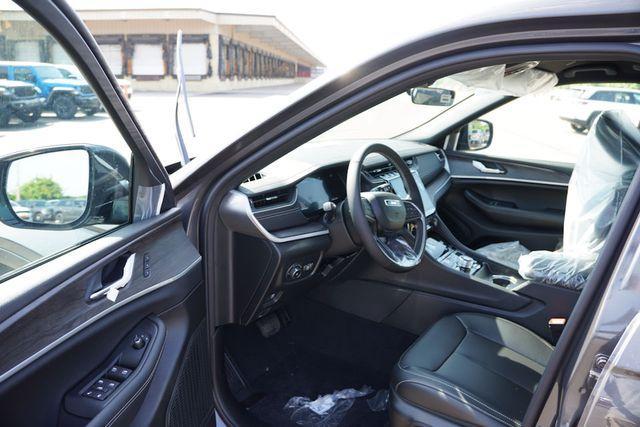 new 2025 Jeep Grand Cherokee car, priced at $42,024