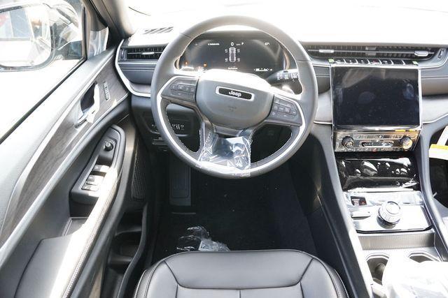 new 2025 Jeep Grand Cherokee car, priced at $42,024
