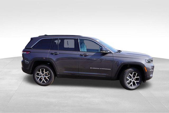 new 2025 Jeep Grand Cherokee car, priced at $40,380