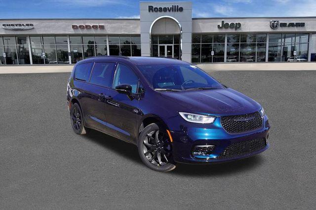 new 2025 Chrysler Pacifica car, priced at $49,906