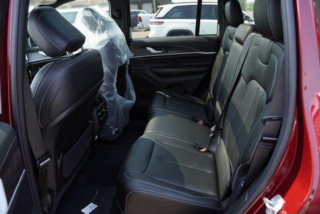 new 2025 Jeep Grand Cherokee car, priced at $46,158