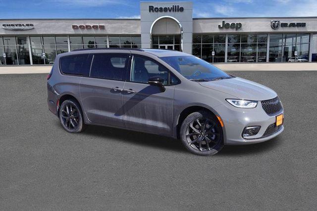 new 2025 Chrysler Pacifica car, priced at $47,831