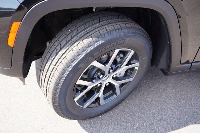 new 2025 Jeep Grand Cherokee car, priced at $44,087