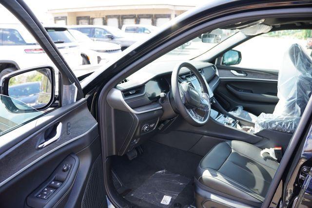 new 2025 Jeep Grand Cherokee car, priced at $44,087