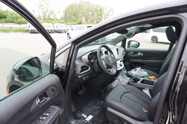 new 2025 Chrysler Pacifica car, priced at $44,821