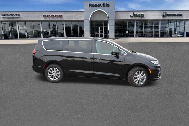 new 2025 Chrysler Pacifica car, priced at $44,821